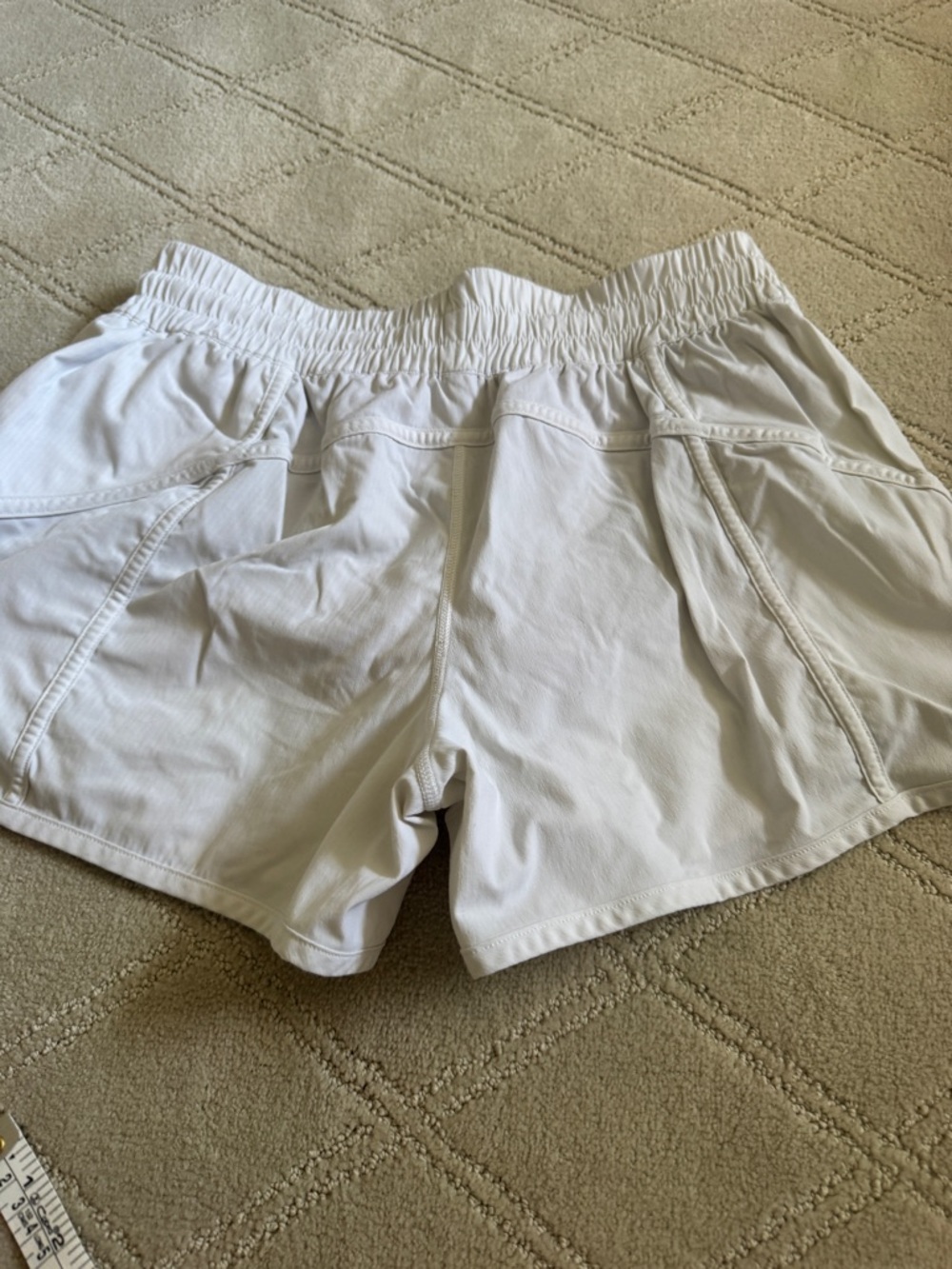 Lululemon Tracker Short V 4" White 10